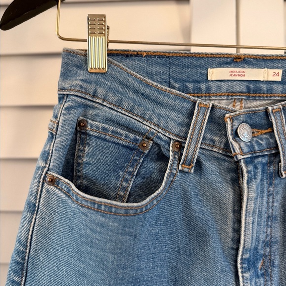 Levi’s Women’s Mom Jean with Raw Hem Size 24 - Picture 6 of 13
